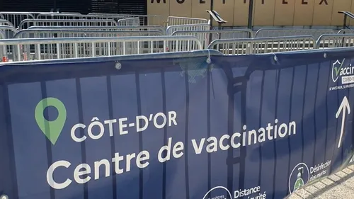 Le centre de vaccination du multiplex renforce sa capacité 